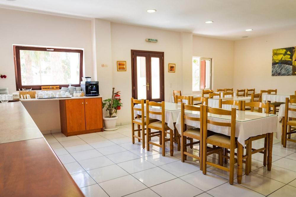 Hotel Rena Períssa Eksteriør bilde