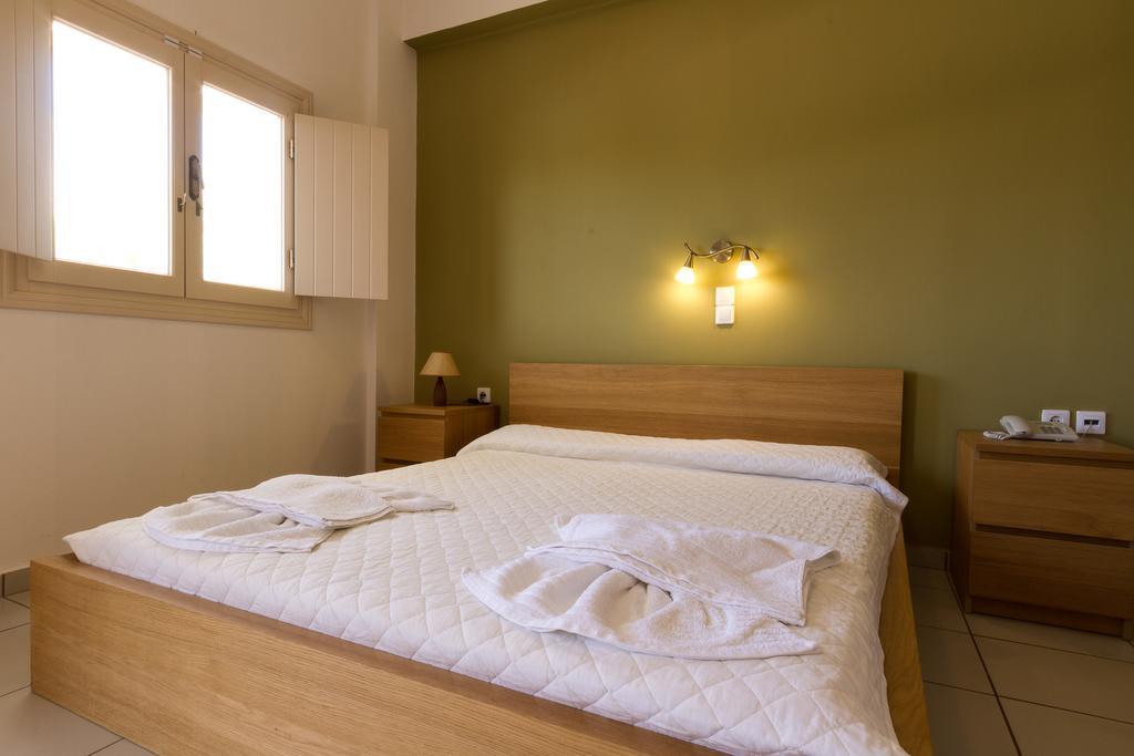Hotel Rena Períssa Eksteriør bilde