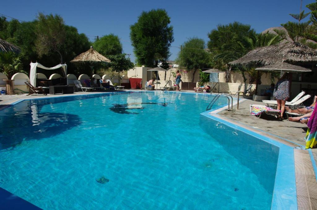 Hotel Rena Períssa Eksteriør bilde