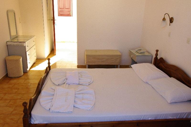 Hotel Rena Períssa Eksteriør bilde